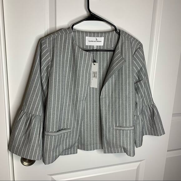 NWT Cupcakes & Cashmere Grey Pinstripe Bell Sleeve Open Front Crop Blazer Small - Picture 2 of 7